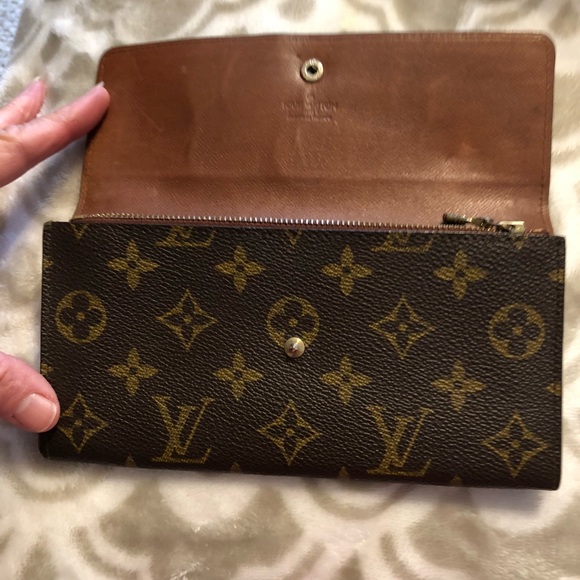 Louis Vuitton Wallet - Picture 4 of 8